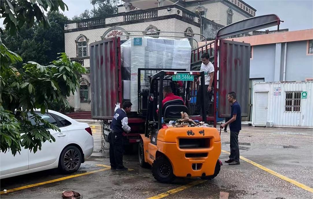 多工位去毛刺設備發(fā)貨